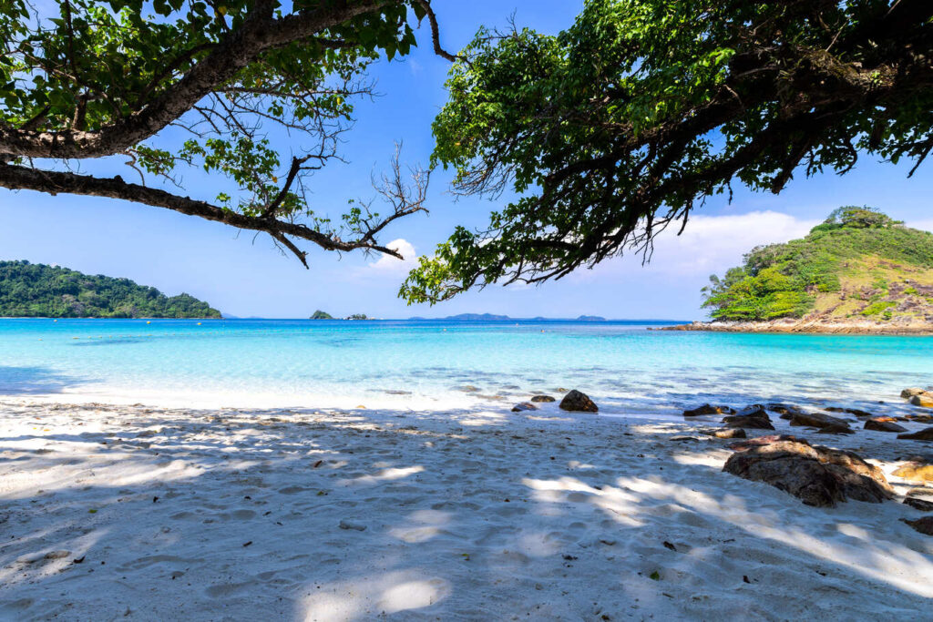 Une plage magnifique et étonnante.